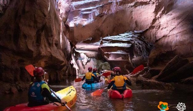 Espeleokayak en Les Coves de Sant Josep